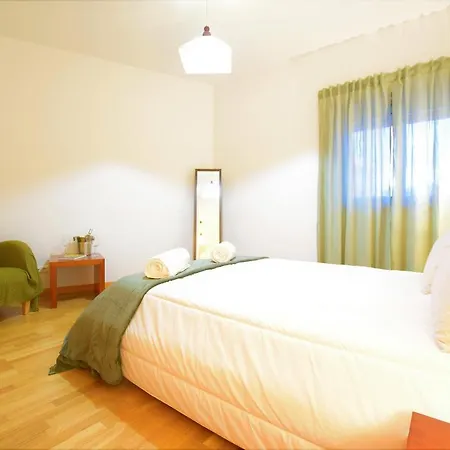 Marina De T1 Ate 2 Pax Ou T2 Ate 6 Pax Com Piscina E Vista Marina Apartment *